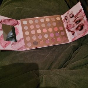 NEW Ellen Tracy 35 Eyeshadow Palette